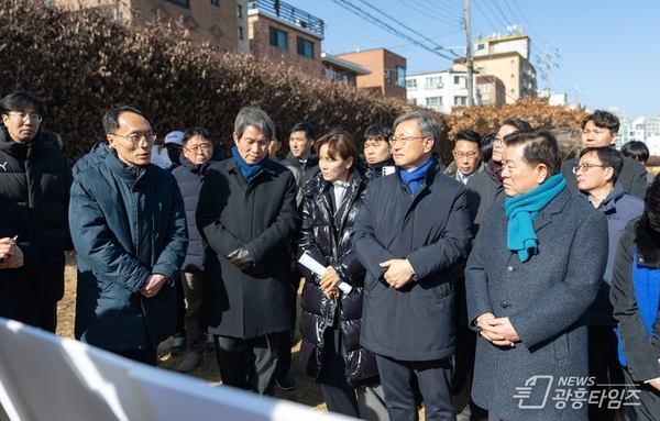 박승원 광명시장 “개웅교 재가설, 시민 안전 보완 대책 마련해야” 목감천 개웅교 인근 도로 안전 확보·통행 환경 개선 요청!