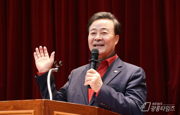 김성제 의왕시장 "어르신들, 노인대학에서 마음껏 배우고 소통하시길"