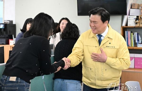 임병택 시흥시장, 직원들에게 병오년 새해 인사!