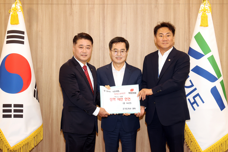 김정호 국민의힘 대표의원, 김동연 지사 만나 경기도내 31개 시·군서 수렴한 정책 제안(사진제공=경기도의회 국민의힘)