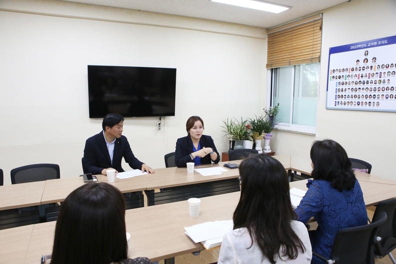 철산중 현장방문(사진제공=임오경 의원실)