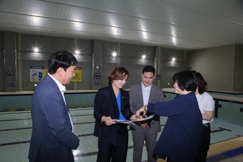 광명종합사회복지관 현장방문(사진제공=임오경 의원실)