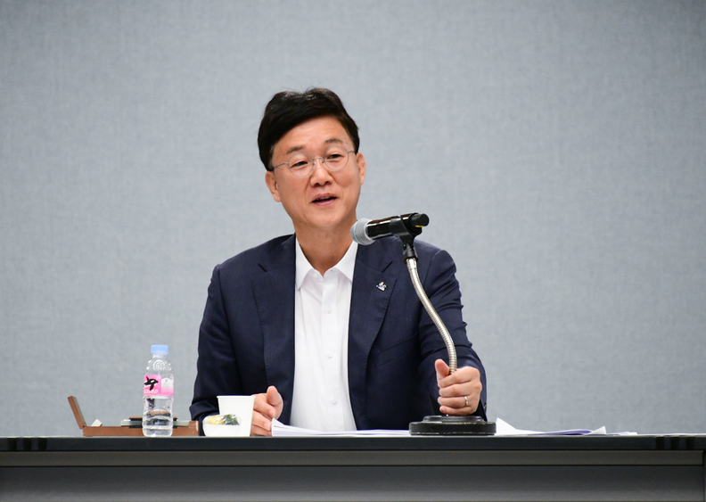 안산시, 확대간부회의를 주재하고 있는 이민근 시장(사진제공=안산시)