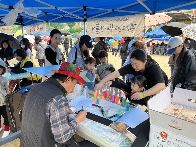 광명시 철산4동은 시 개청 42주년 광명시민의 날을 기념하여 지난 14일 광명광덕초등학교에서 철산4동 주민화합 체육대회를 성황리에 개최했다(사진제공=철산4동 행정복지센터)