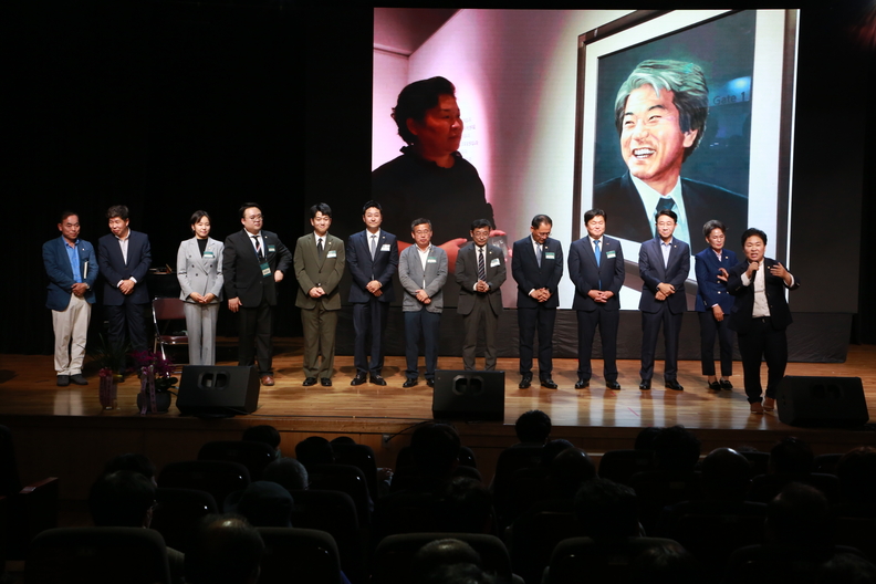 문정복 국회의원, 진솔한 삶과 의정 이야기를 담은'카오스와 앵두' 출판기념회