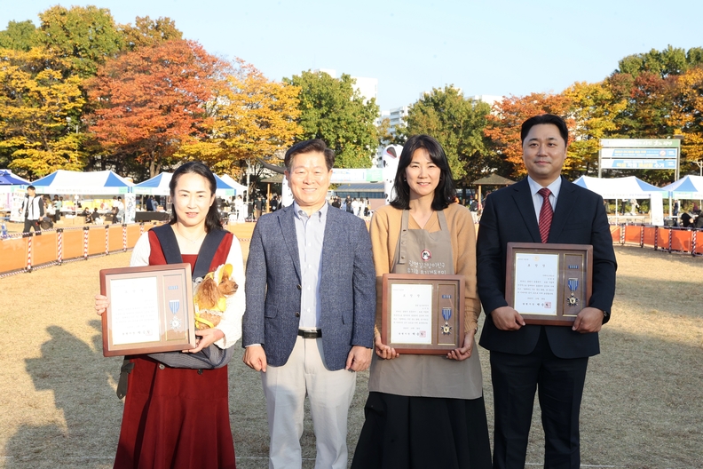 광명시가 지난 28일 주최한 반려동물 문화축제가 3천여 시민과 반려견의 호응 속에 막을 내렸다.