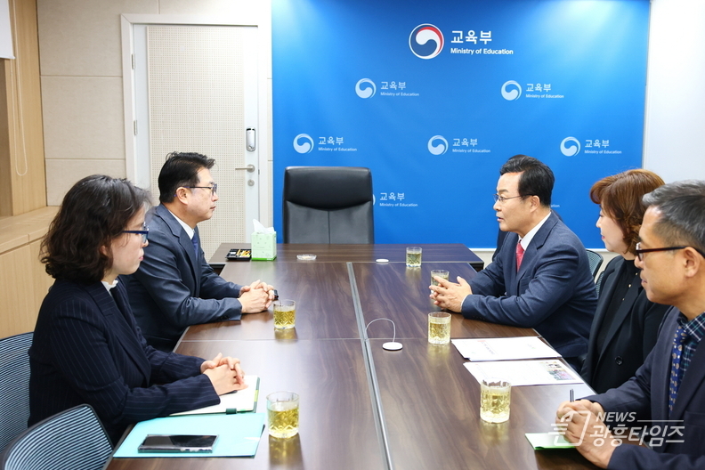 의왕시, 의왕교육지원청 신설 촉구 서명부 장상윤 교육부 차관 전달
