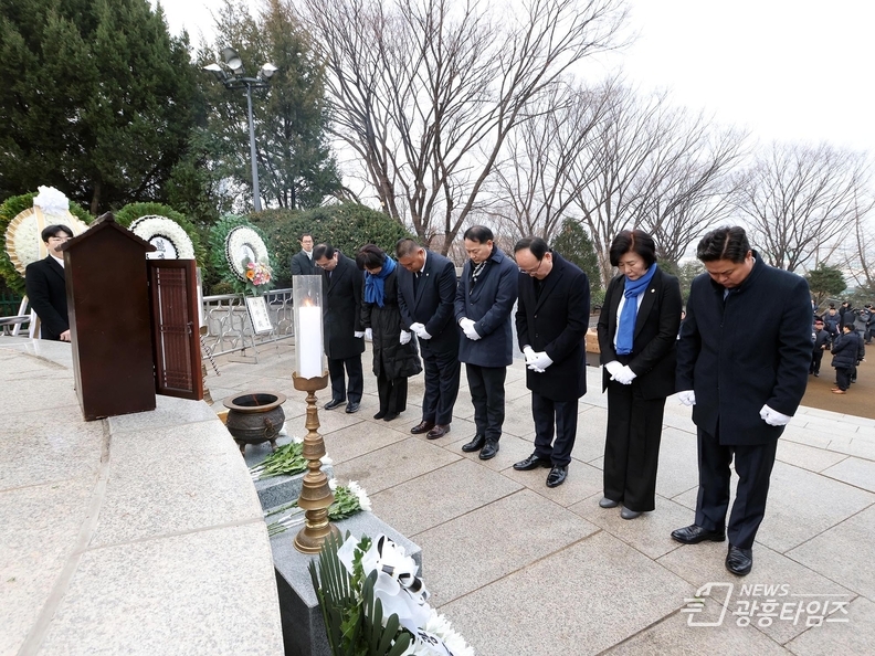 광명시의회, 현충탑 참배로 새해 첫 의정활동