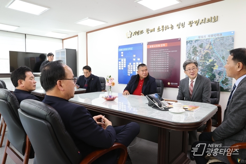 정순욱 광명부시장은 8일 관내 주요 유관기관을 방문해 기관 현안사항을 청취하고 협력 방안을 논의했다_광명시의회