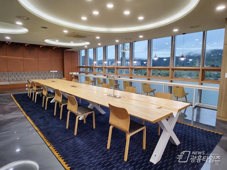 광명시 소하도서관이 시민창작공간인 ‘생각쓰기방’ 운영을 활성화한다_공용집필실