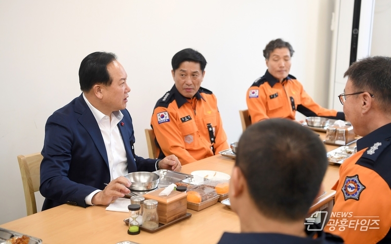 이권재 오산시장, 오산소방서 찾아 소방공무원 노고 격려