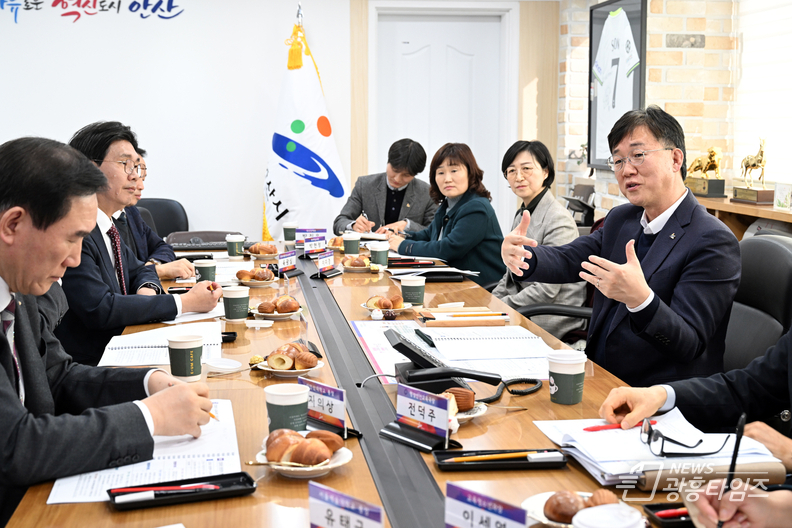 안산시 5개 대학 총장 한 자리에… 청년정책 활성화 논의_26일 안산시, 안산교육지원청, 관내 5개 대학이 청년 정책 활성화를 위해 논의하는 시간을 가졌다