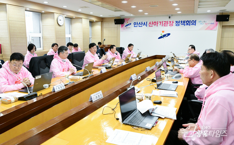 안산시 산하기관장,‘20돌’국제거리극축제 홍보 함께 나선다_안산시는 29일 시 산하기관장회의에서 제20회 안산국제거리극축제의 성공적인 개최를 위해 산하기관장들과 적극적인 홍보를 약속했다