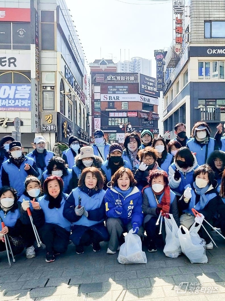함께 함께하는 시민 철산상업지구 환경정화활동