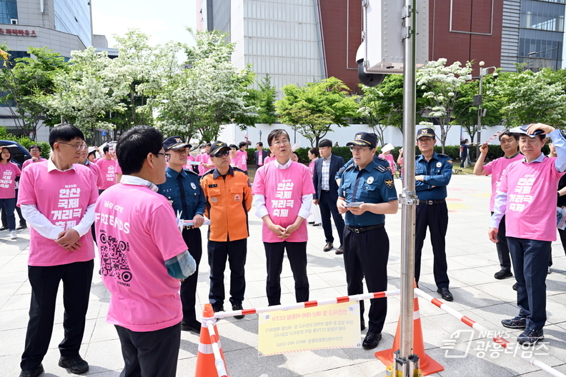 안산시는 지난 1일 안산국제거리극축제 개최 전 안전사고를 방지하기 위한 사전 현장점검 차원에 ‘일사천리(一瀉千里) 민생안전회의’를 개최했다.