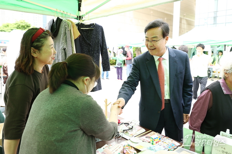 의왕시 내손2동 주민자치회, 아나바다·붓꽃마을 장터 개최