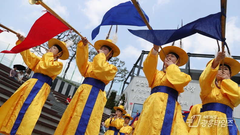광명시의 대표 시민문화축제인 오리문화제가 지난 17과 18일 이틀간 열려 시민 만여 명이 참여하며 성황리에 개최됐다