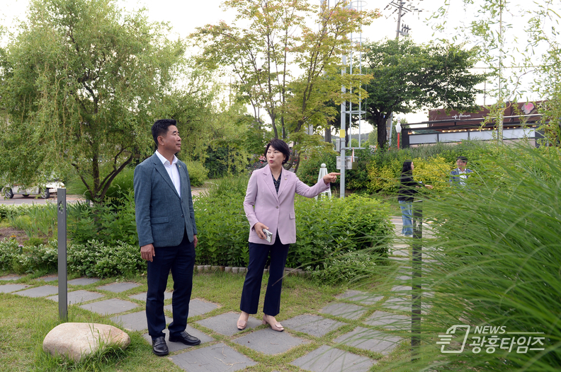 오산시의회 성길용 의장, 안양시의회 최병일 의장 오산천 현장방문