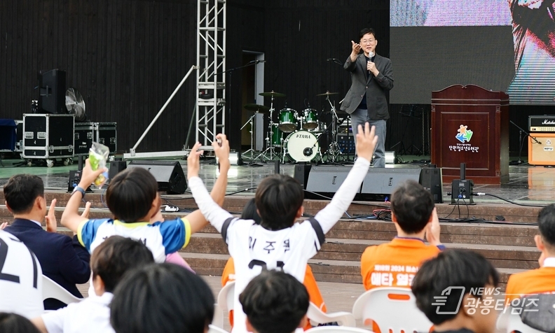 안산시, 제18회 청소년의 달 기념행사‘메타 열정유’성료_이민근 안산시장 축하인사