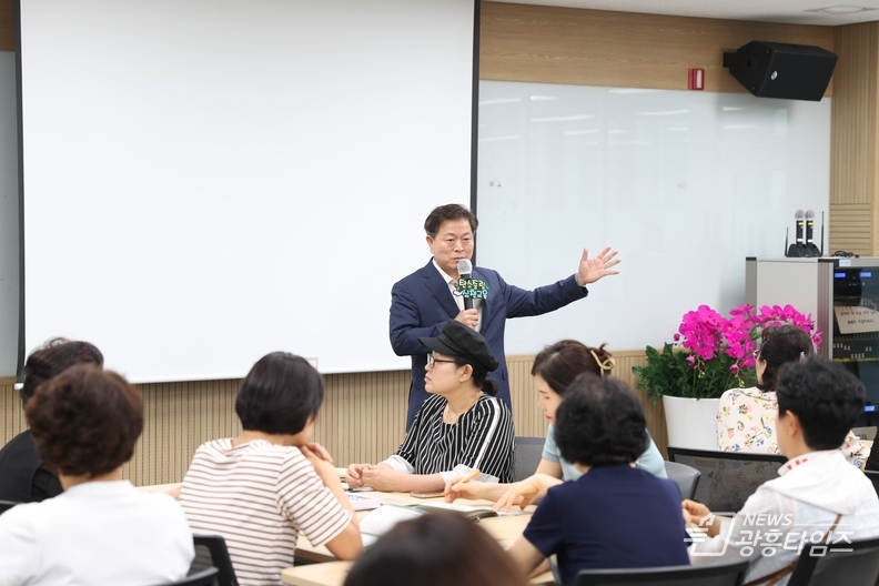 광명시는 지난 11일 ‘2024년 광명시 마을리더 탄소중립 실천 교육’ 개강식을 진행했다