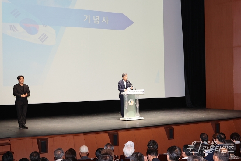 광명시는 25일 광명시민회관 대공연장에서 ‘제74주년 6.25전쟁 기념행사’를 국가유공자 등 200여 명이 참석한 가운데 개최했다.