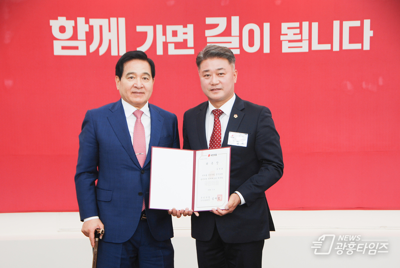 경기도의회 국민의힘 심재철 신임 국민의힘 경기도당위원장 예방_좌측부터 심재철 위원장 김정호 대표의원