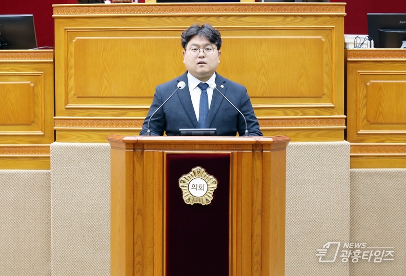 5분 자유발언을 하고 있는 채진기 의원