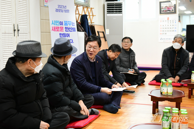 안산시, 동네 구석구석 민원 해결에 총력… 추진이행률 82.5%(_지난해 2월 10일 기와골 경로당 연두 방문