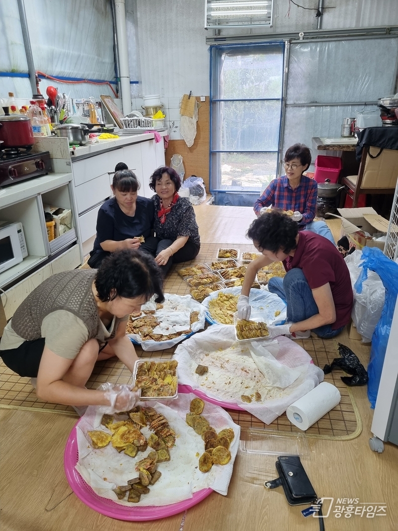 군포시 대야동 지역사회보장협의체 저소득 가구에 송편·전 만들어 전달