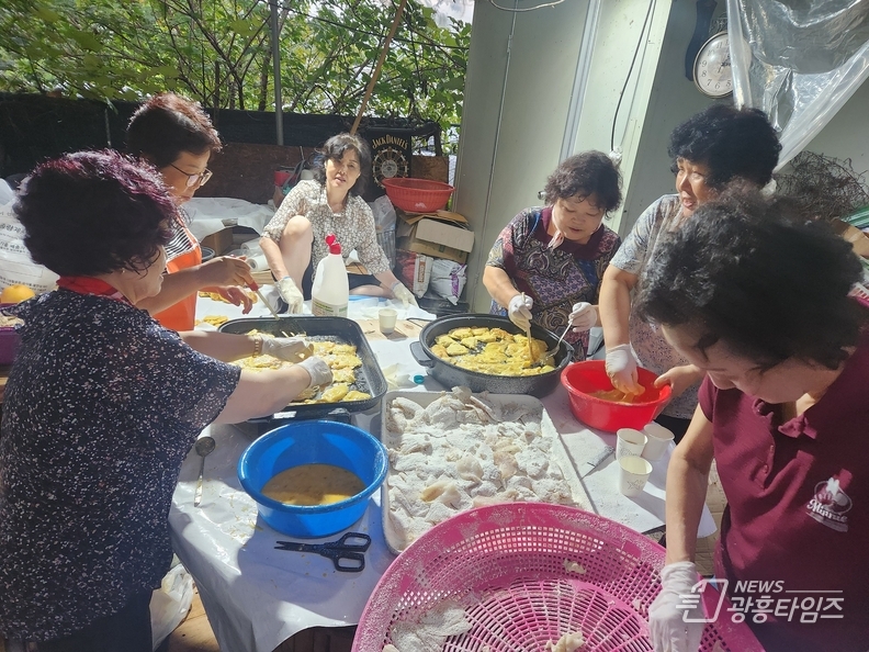 군포시 대야동 지역사회보장협의체 저소득 가구에 송편·전 만들어 전달