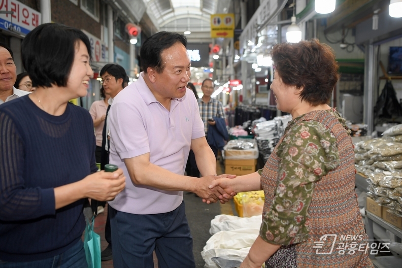이권재 오산시장 사랑으로 나누는 장보기 행사 가져