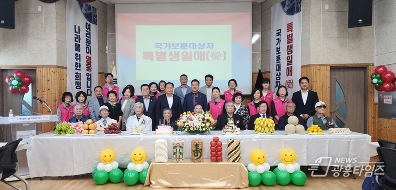 오산시 신장1동, 국군의 날을 맞아 국가보훈대상자 생신잔치 진행