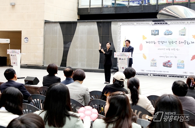 안양시는 지난 19일 범계역 광장 야외무대에서 제20회 안양시 청소년 수어 문화제가 열렸다