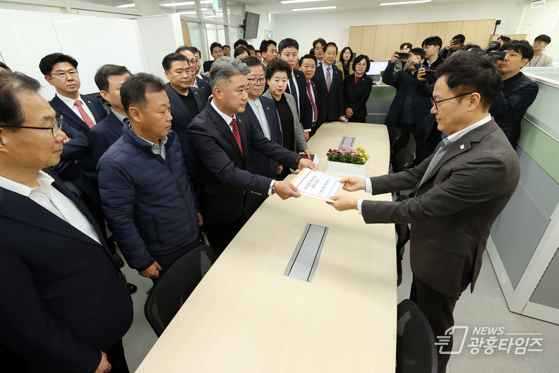 경기도의회 국민의힘, 김진경 의장 불신임의 건 제출