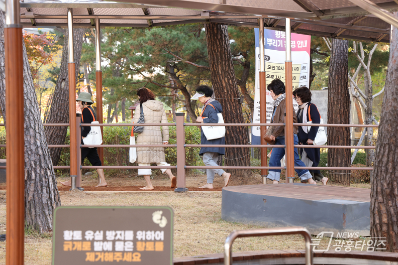 의왕시, 도심 속 힐링 공간‘포일어울림공원 맨발걷기길’개장
