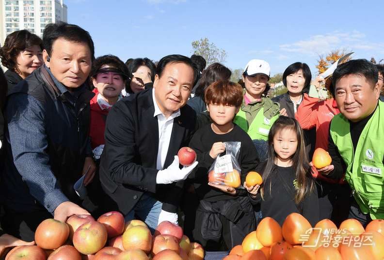 오산시 “감사한 사랑의 내 나무심기 프로젝트”자연보호오산協, 오산천에 감·사과나무 식재 기념행사
