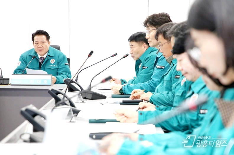 안양시는 27일 16시 30분 8층 재난안전상황실에서 대설경보 발효에 따른 상황판단 회의를 개최했다 