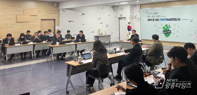 15일 오후 시청 중회의실에서 ‘디지털 트윈 기반 자가통신망 안전관리 체계 구축 사업’ 최종보고회가 진행되고 있다.