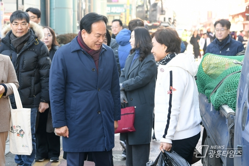 이권재 오산시장, 설맞이 전통시장 장보기
