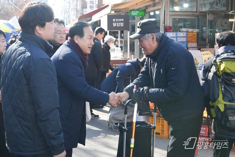 이권재 오산시장, 설맞이 전통시장 장보기