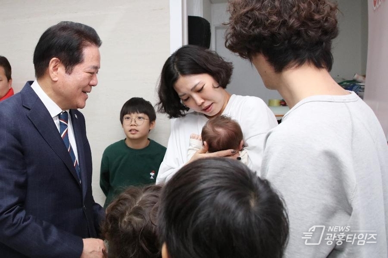 최대호 안양시장, 안양9동 여섯째아 출생가정 방문
