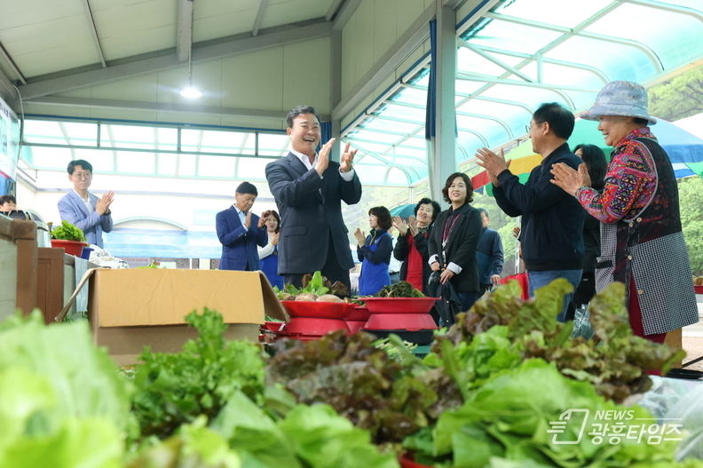의왕시, 2025년 농산물 직거래장터 '행복한 농부마켓' 개장