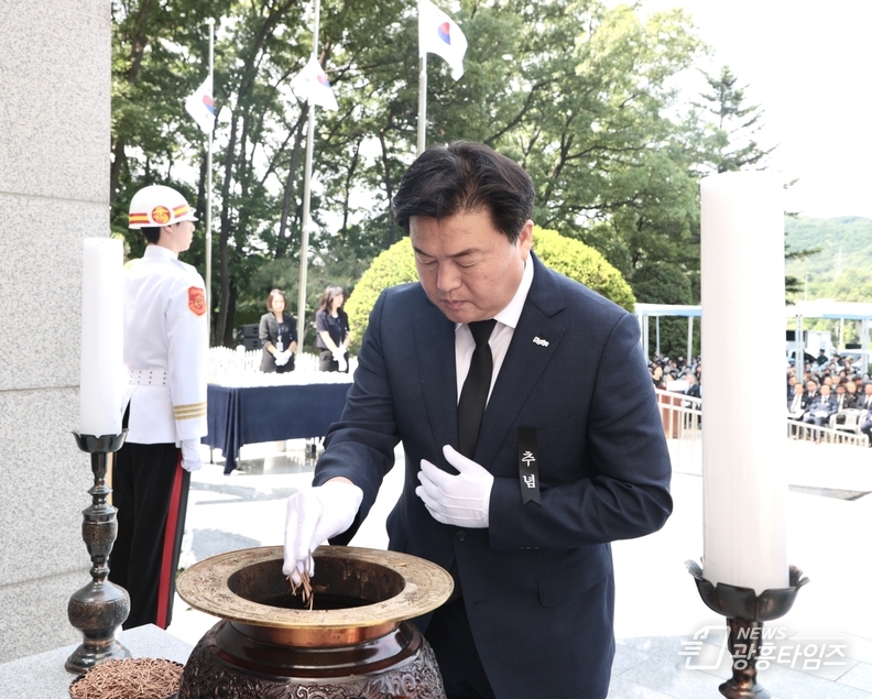 임병택 시장 헌화