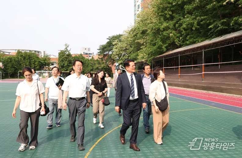 최대호 안양시장 근명중고 안양대 경계사면 민원현장 방문 _2025년 5월21일