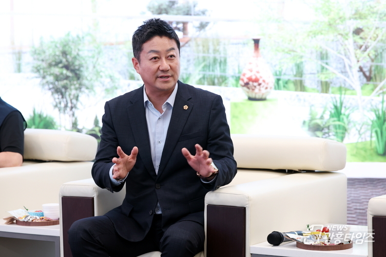 김진경 의장, 소통공간 ‘예담채’ 첫 공식 행사로 의회 청소원과 정담회 열어 