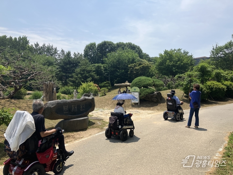 광명시립하안종합사회복지관, 온(ON)동네 마을문화활동 휠체어 이용 장애인과 함께하는 ”물향기 따라 떠나는 숲길 나들이“ 진행