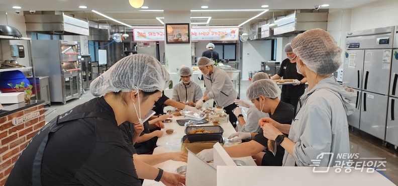 광명을 위한 원팀 SK슈가글라이더즈 핸드볼 구단·광명도시공사·광명시자원봉사센터, 지역아동센터 아동을 위한 쿠키 나눔 진행