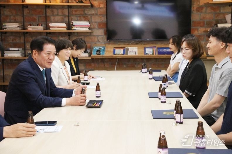 2025년 2분기 민원 우수공무원 간담회 사진