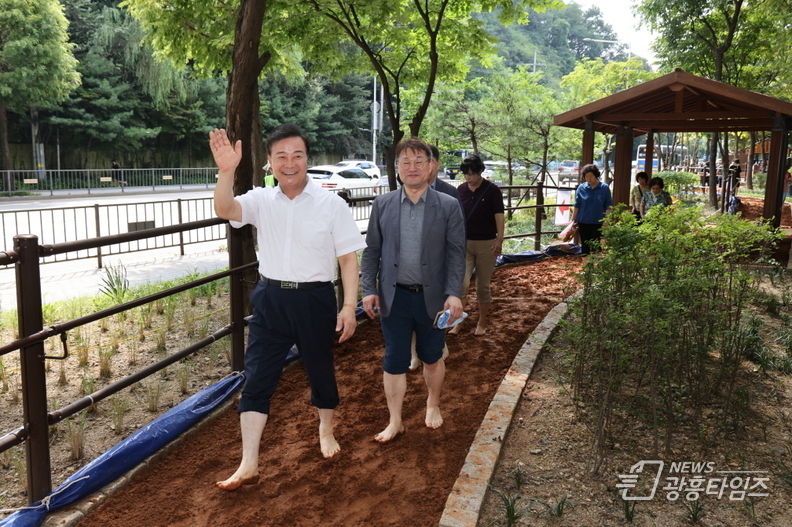 의왕시, '오전진달래공원 황톳길' 개장...도심 속 '황톳'’로 시민 건강 챙긴다