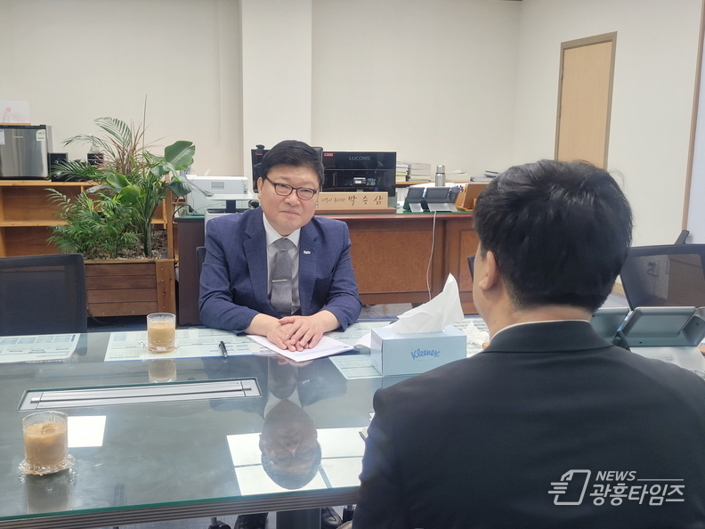박승삼 시흥시 부시장이 참석한 가운데 가족친화 재인증 현장 심사가 추진됐다